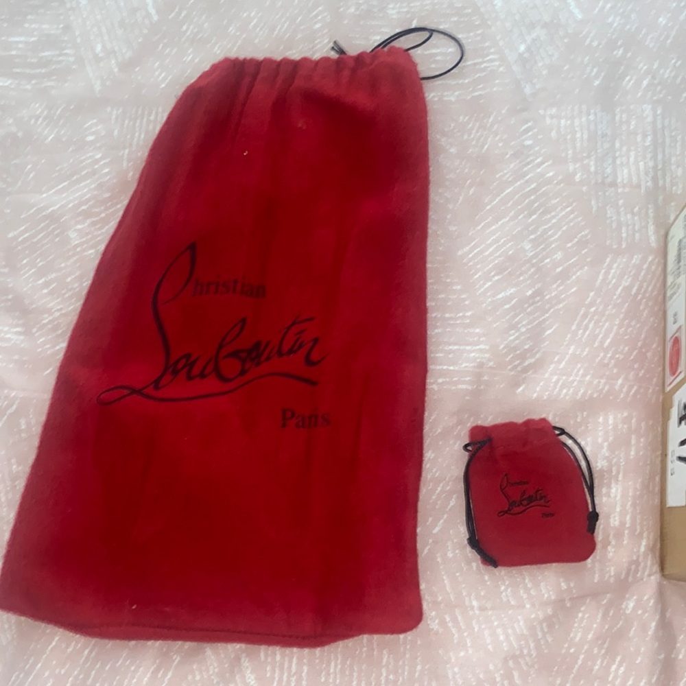 LOUBOUTIN’S CLASSICS - Picture 4 of 7